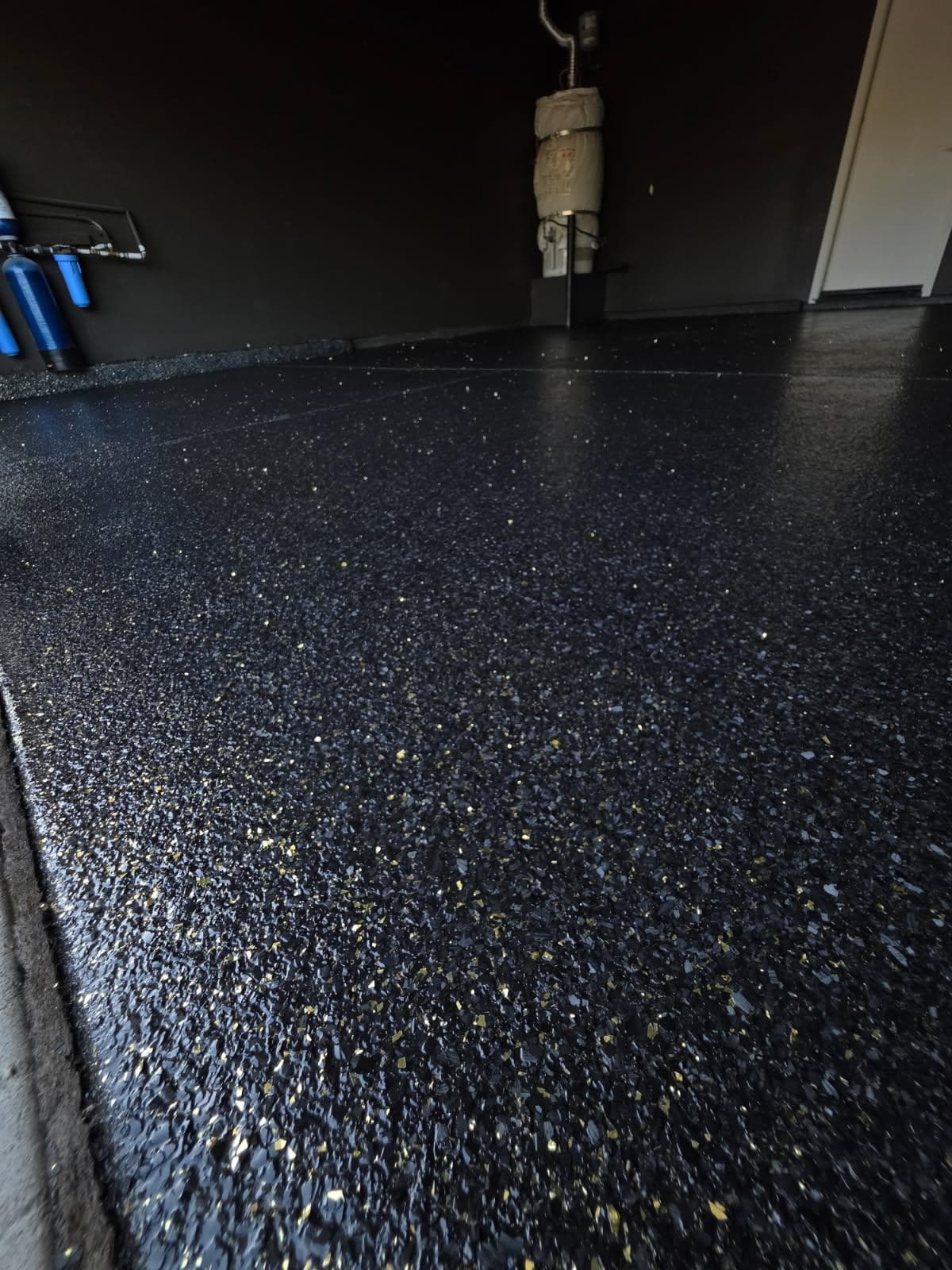Gallery photos for Carbon and Gold Flake Epoxy Garage Floor in Roseville: Image #2